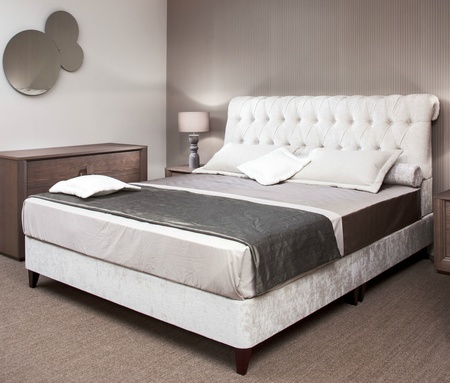 Accento Upholstered Bed 